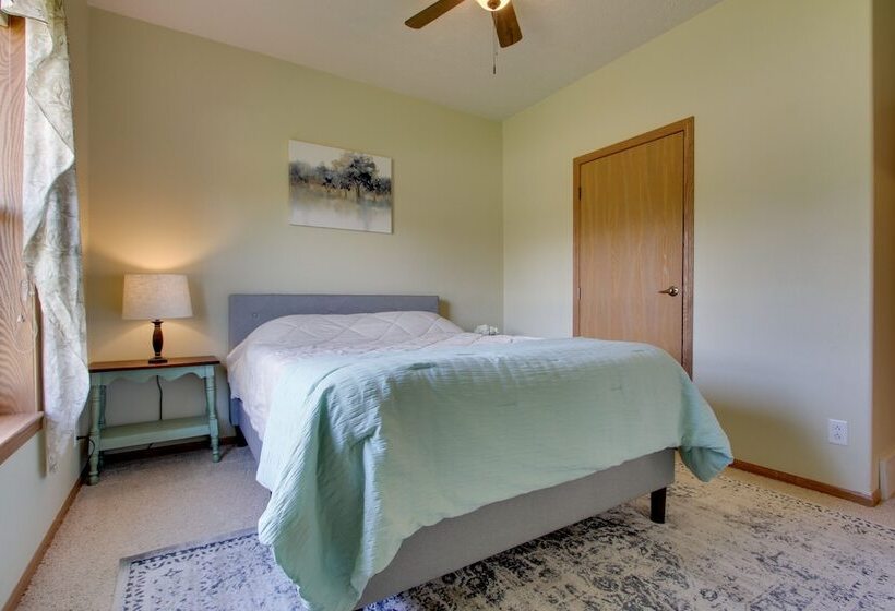 Spacious Canyon Ferry Lake House With Bar & Views!