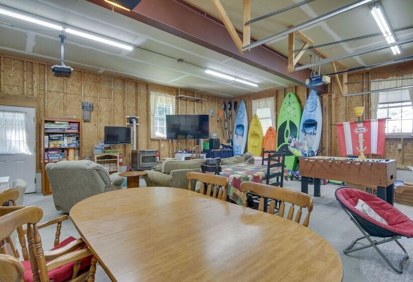 Spacious + Family Friendly Home In Chincoteague!