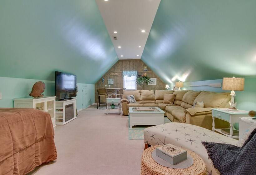 Spacious + Family Friendly Home In Chincoteague!