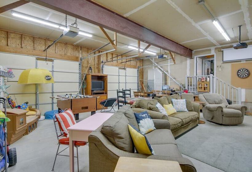 Spacious + Family Friendly Home In Chincoteague!