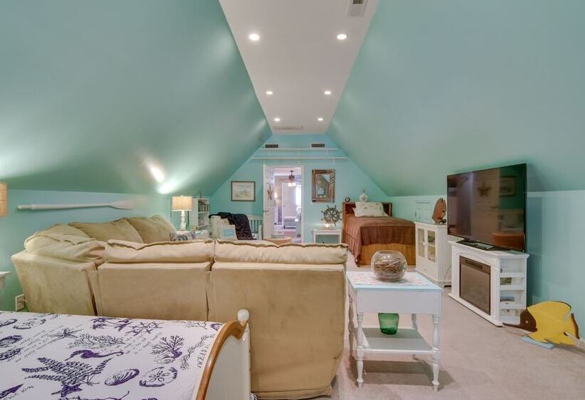 Spacious + Family Friendly Home In Chincoteague!