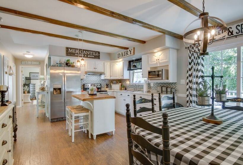 Spacious + Family Friendly Home In Chincoteague!