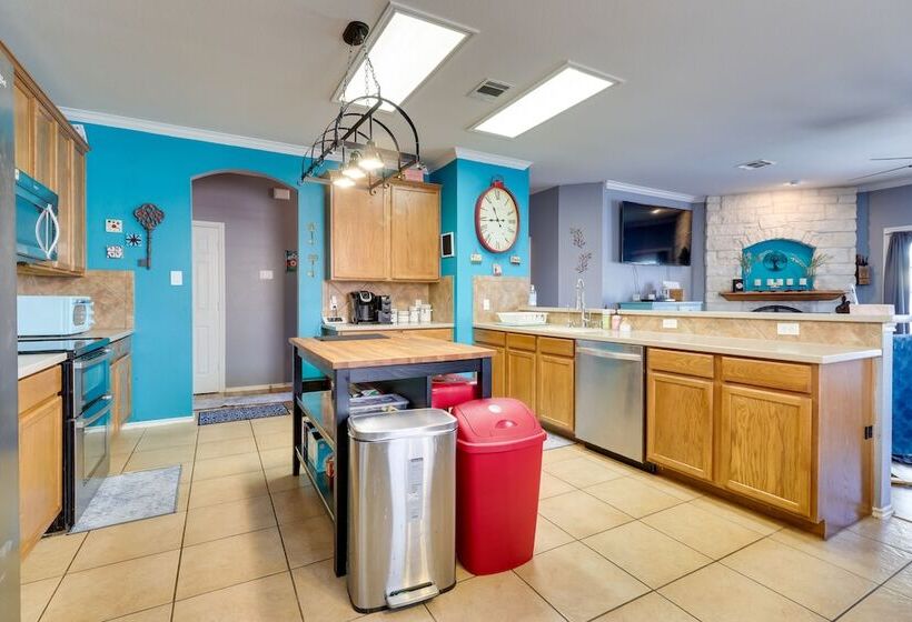 Pet Friendly Austin Area Home W/ Outdoor Oasis