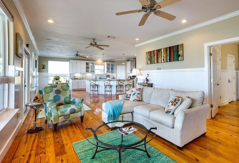 Spacious Lake Livingston Home W/ Decks & Fire Pit!