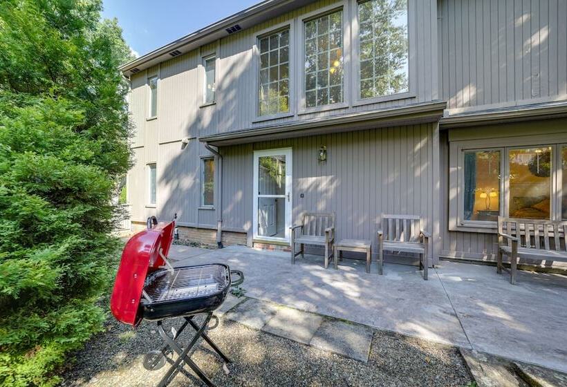 Spacious North Carolina Retreat Patio & Fire Pit