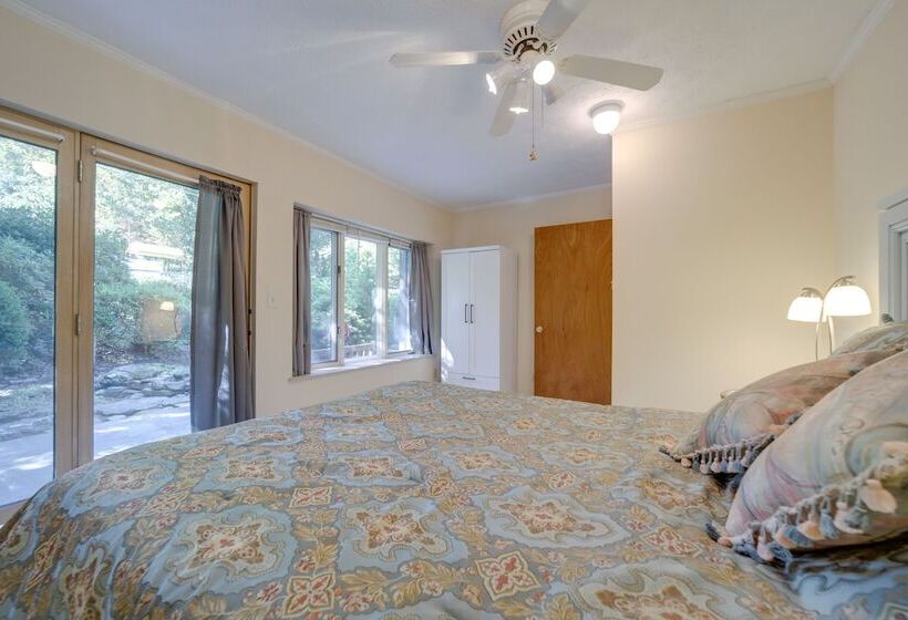 Spacious North Carolina Retreat   Patio & Fire Pit