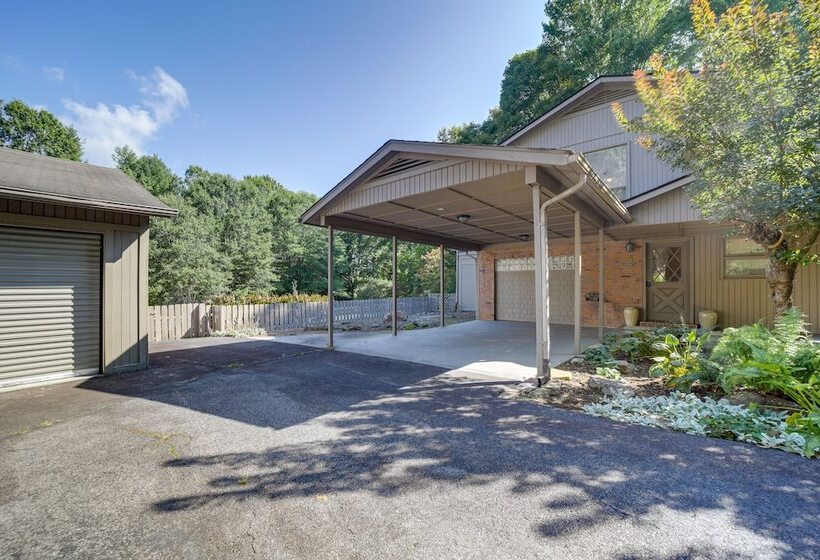 Spacious North Carolina Retreat Patio & Fire Pit
