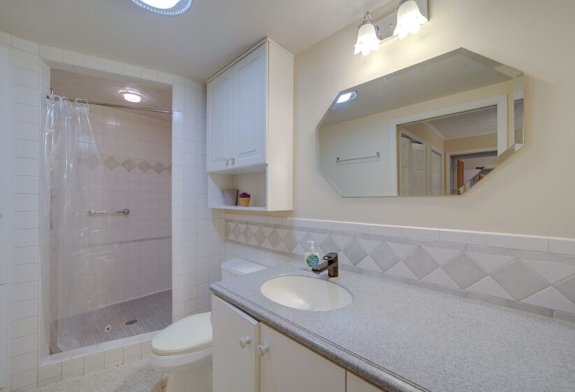 Spacious North Carolina Retreat   Patio & Fire Pit