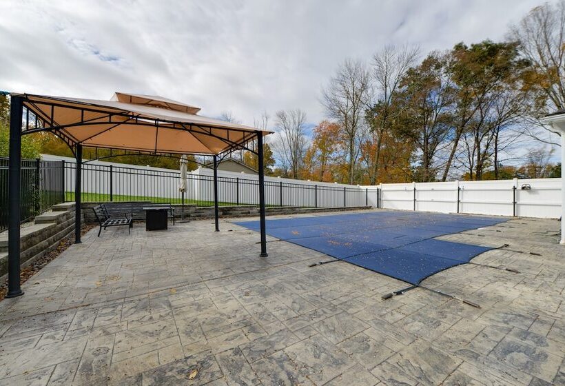 Spacious Oxford Home W/ Pool   4 Mi To Lake!