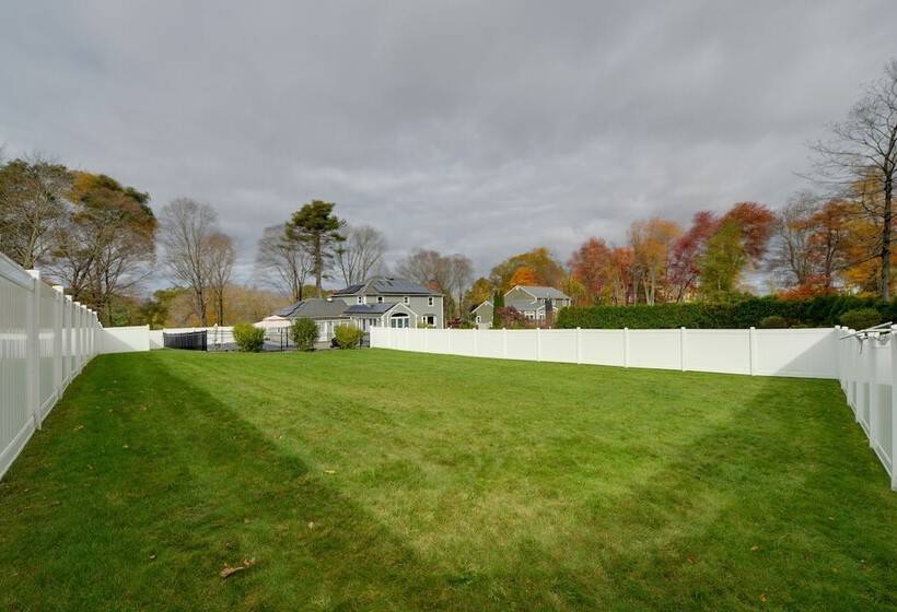 Spacious Oxford Home W/ Pool   4 Mi To Lake!