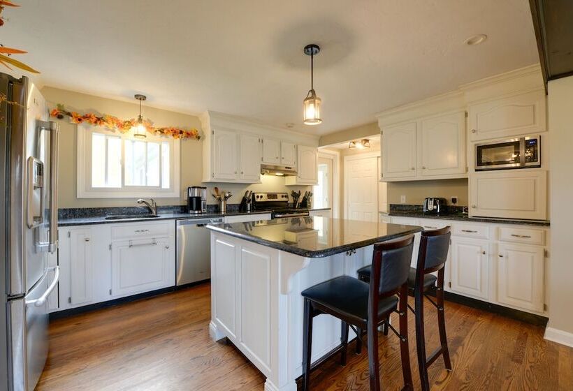 Spacious Oxford Home W/ Pool   4 Mi To Lake!