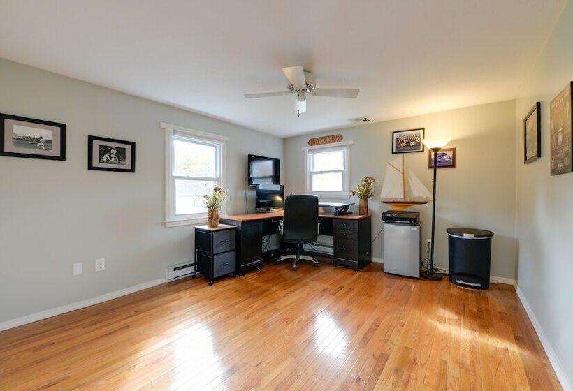 Spacious Oxford Home W/ Pool   4 Mi To Lake!