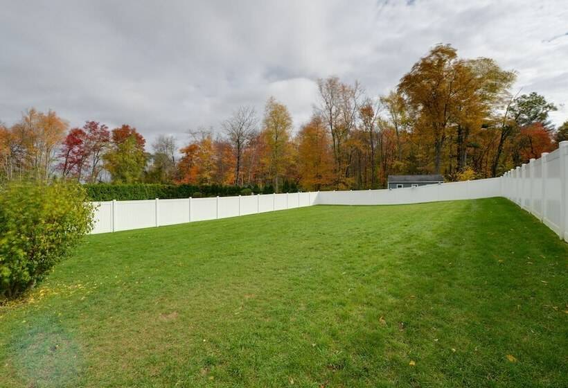 Spacious Oxford Home W/ Pool   4 Mi To Lake!