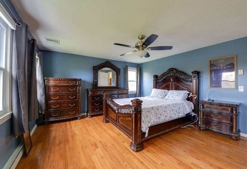 Spacious Oxford Home W/ Pool   4 Mi To Lake!