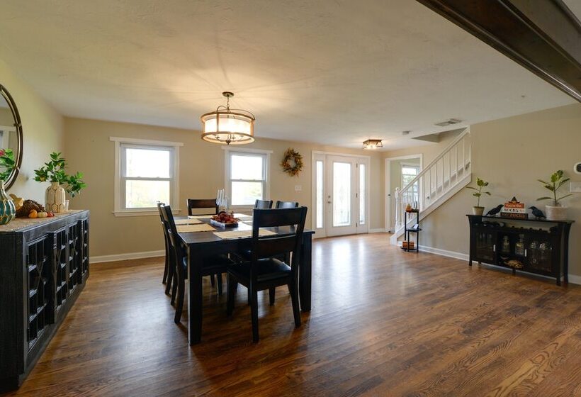 Spacious Oxford Home W/ Pool   4 Mi To Lake!