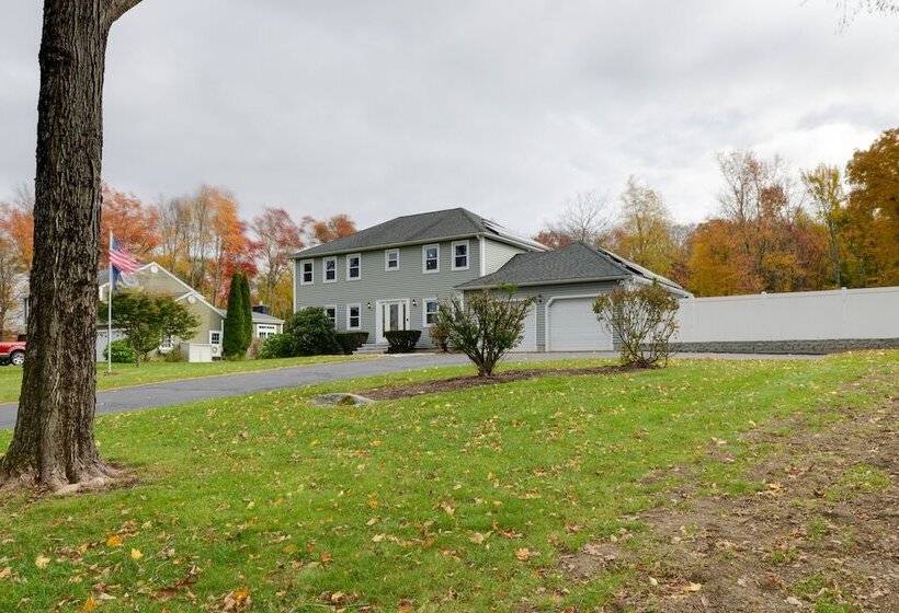 Spacious Oxford Home W/ Pool   4 Mi To Lake!