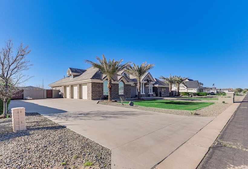 Spacious Queen Creek Home W/ Hot Tub & Pool!