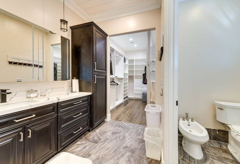 Spacious Queen Creek Home W/ Hot Tub & Pool!