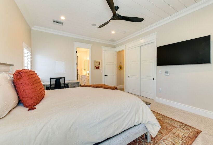 Spacious Queen Creek Home W/ Hot Tub & Pool!