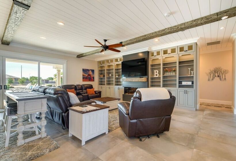 Spacious Queen Creek Home W/ Hot Tub & Pool!