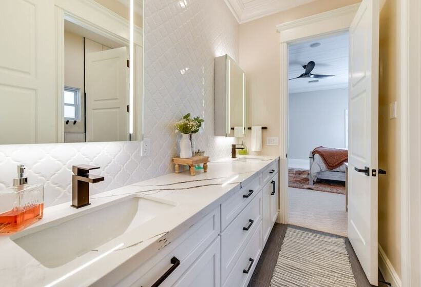 Spacious Queen Creek Home W/ Hot Tub & Pool!