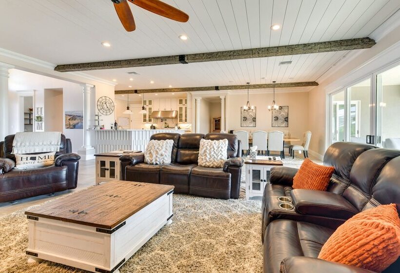 Spacious Queen Creek Home W/ Hot Tub & Pool!