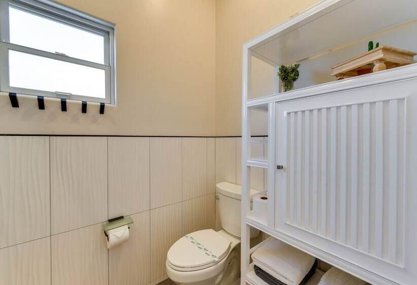 Spacious Queen Creek Home W/ Hot Tub & Pool!