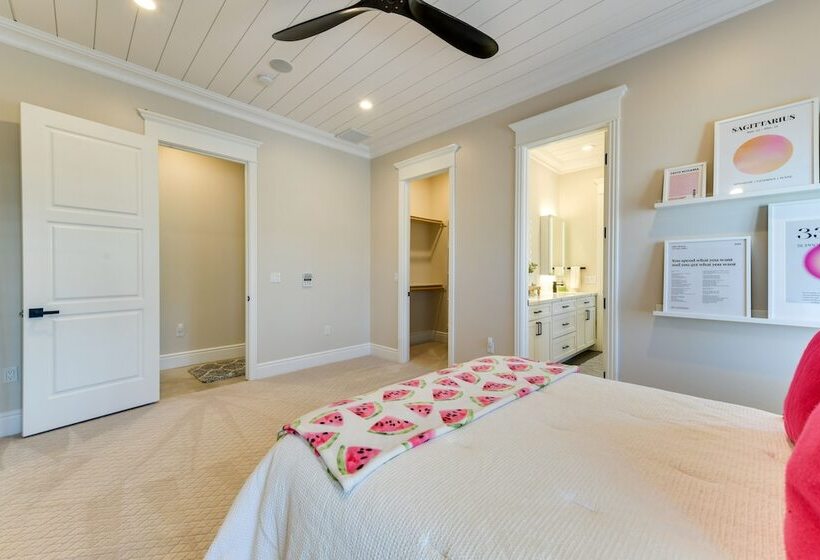 Spacious Queen Creek Home W/ Hot Tub & Pool!