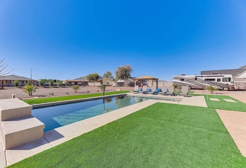 Spacious Queen Creek Home W/ Hot Tub & Pool!