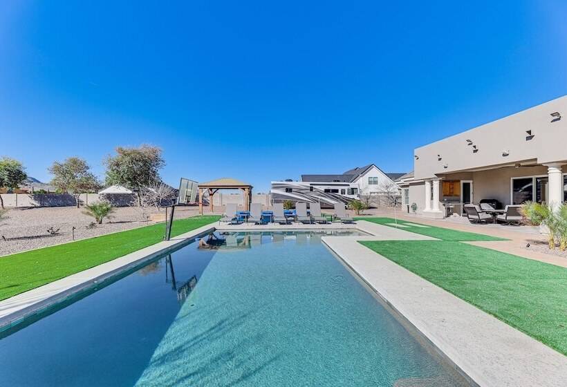 Spacious Queen Creek Home W/ Hot Tub & Pool!