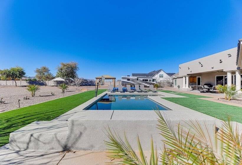 Spacious Queen Creek Home W/ Hot Tub & Pool!