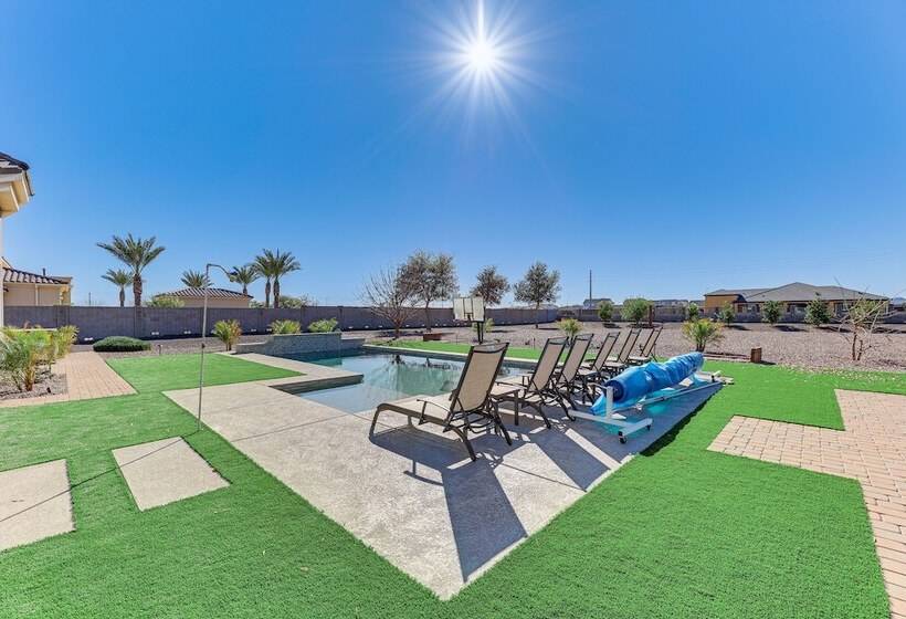 Spacious Queen Creek Home W/ Hot Tub & Pool!