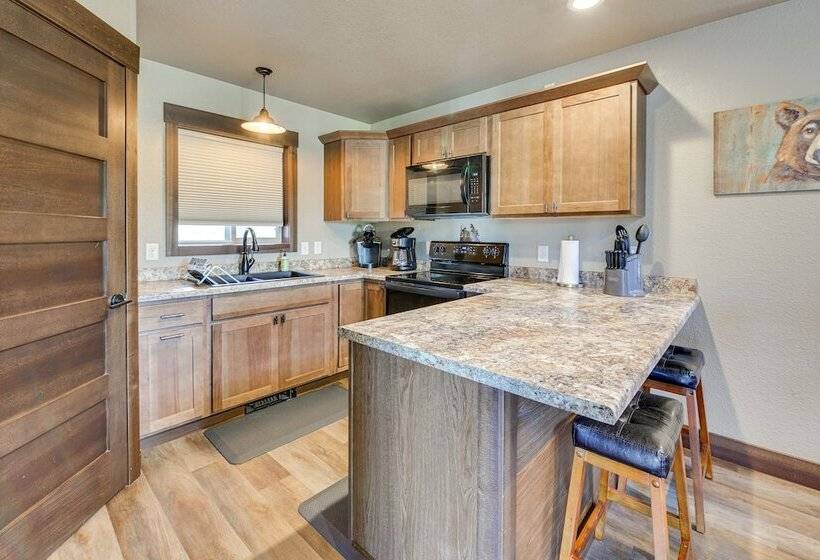 Spacious Sturgis Cabin W/ Grill & Wraparound Patio