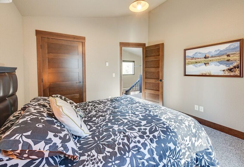 Spacious Sturgis Cabin W/ Grill & Wraparound Patio