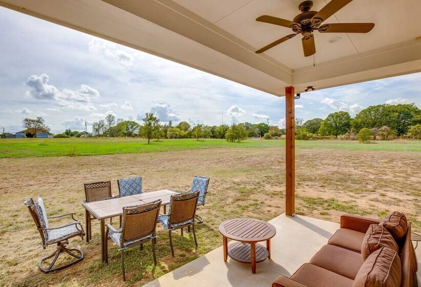 Covered Patio & Yard: Texas Escape In Keene