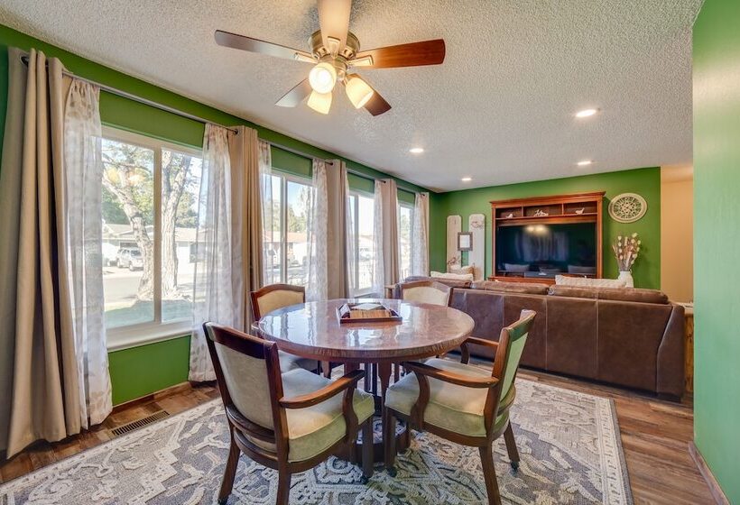 Sparks Retreat W/ Private Hot Tub & Cozy Fireplace