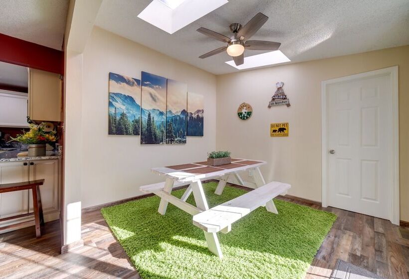 Sparks Retreat W/ Private Hot Tub & Cozy Fireplace