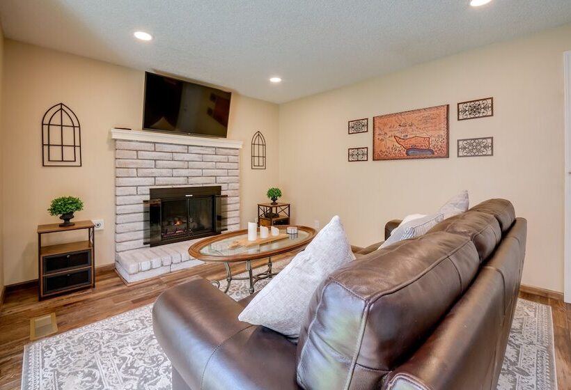 Sparks Retreat W/ Private Hot Tub & Cozy Fireplace