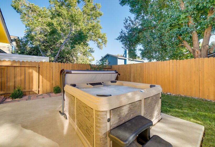 Sparks Retreat W/ Private Hot Tub & Cozy Fireplace