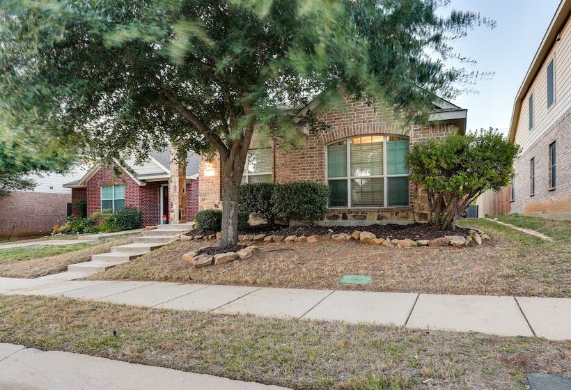 Patio, Pergola & Pool Access: Aubrey Retreat!