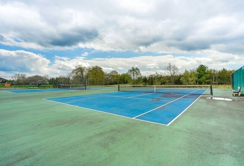 Stunning Athens Home: Mtn Views & Pool Access