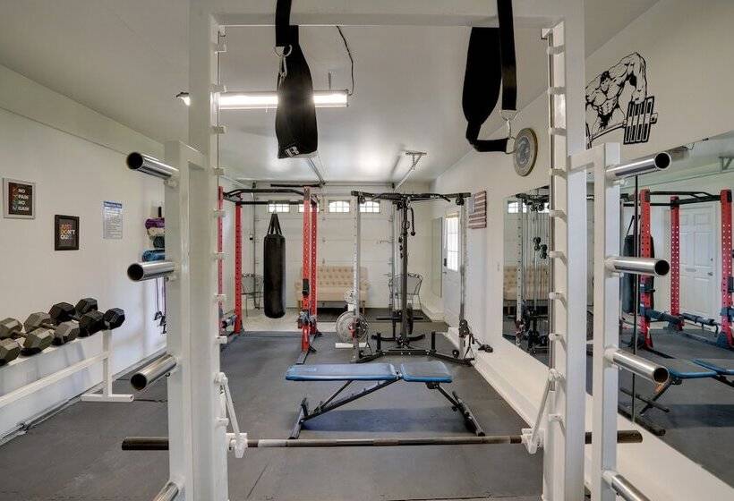 Stunning Athens Home: Mtn Views & Pool Access