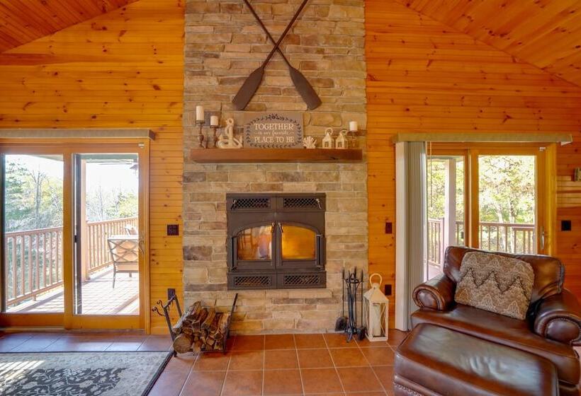 Stunning Athens Home: Mtn Views & Pool Access