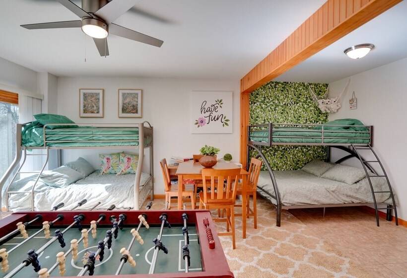 Stunning Athens Home: Mtn Views & Pool Access