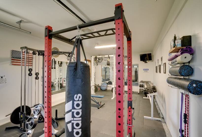 Stunning Athens Home: Mtn Views & Pool Access