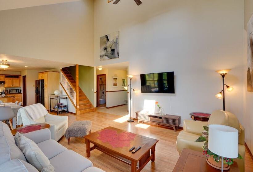 Stunning Athens Retreat On Sleepy Hollow Lake!