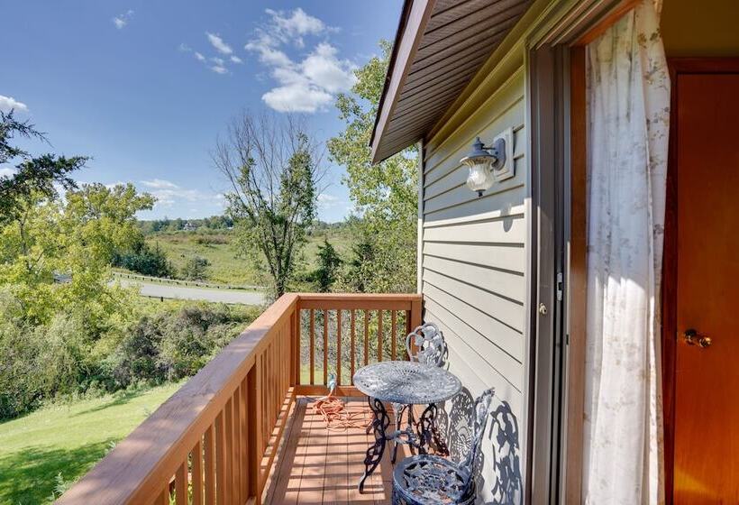 Stunning Athens Retreat On Sleepy Hollow Lake!