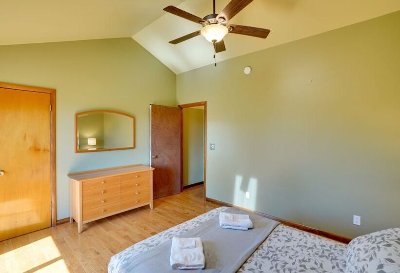 Stunning Athens Retreat On Sleepy Hollow Lake!