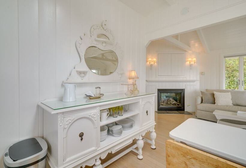 Stunning Ventura Cottage W/ Deck + Ocean View!