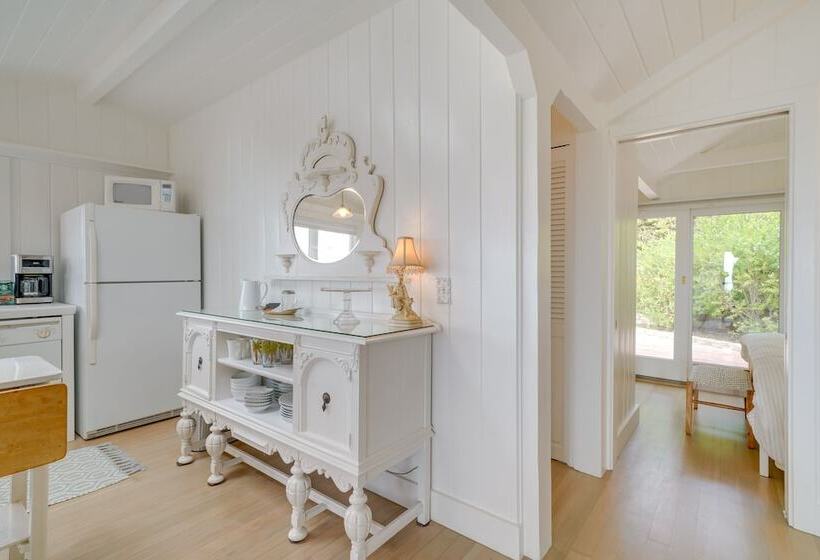 Stunning Ventura Cottage W/ Deck + Ocean View!